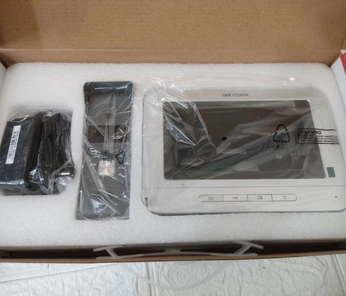 Hikvision DS-KIS203T Video Intercom Kit – Door Station + 7-Inch Indoor Monitor (1080p, IP65)